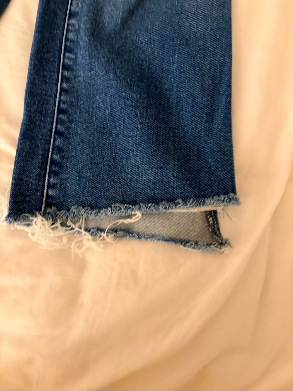 MOTHER Jeans | The Insider Crop Step Fray - Picture 5 of 7